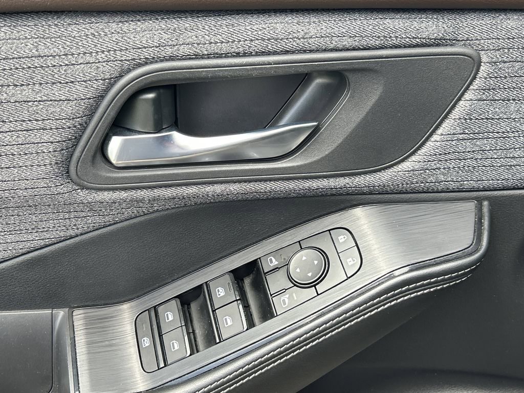 2023 Nissan Rogue SV photo 18