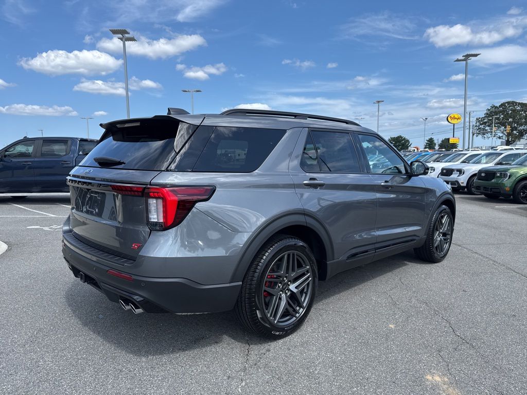 2025 Ford Explorer ST photo 3