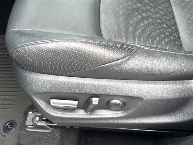 2022 Toyota C-HR Limited photo 28