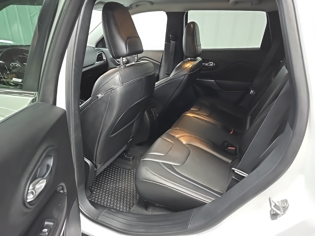 2020 Jeep Cherokee Latitude photo 29