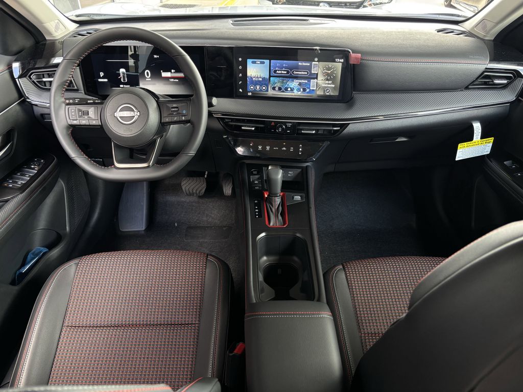 2025 Nissan Kicks SR photo 2