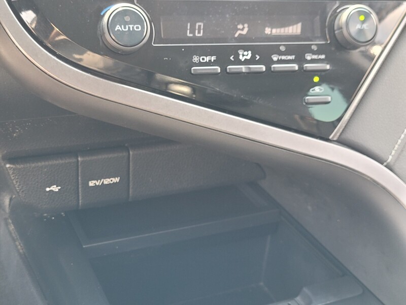 2020 Toyota Camry SE photo 15