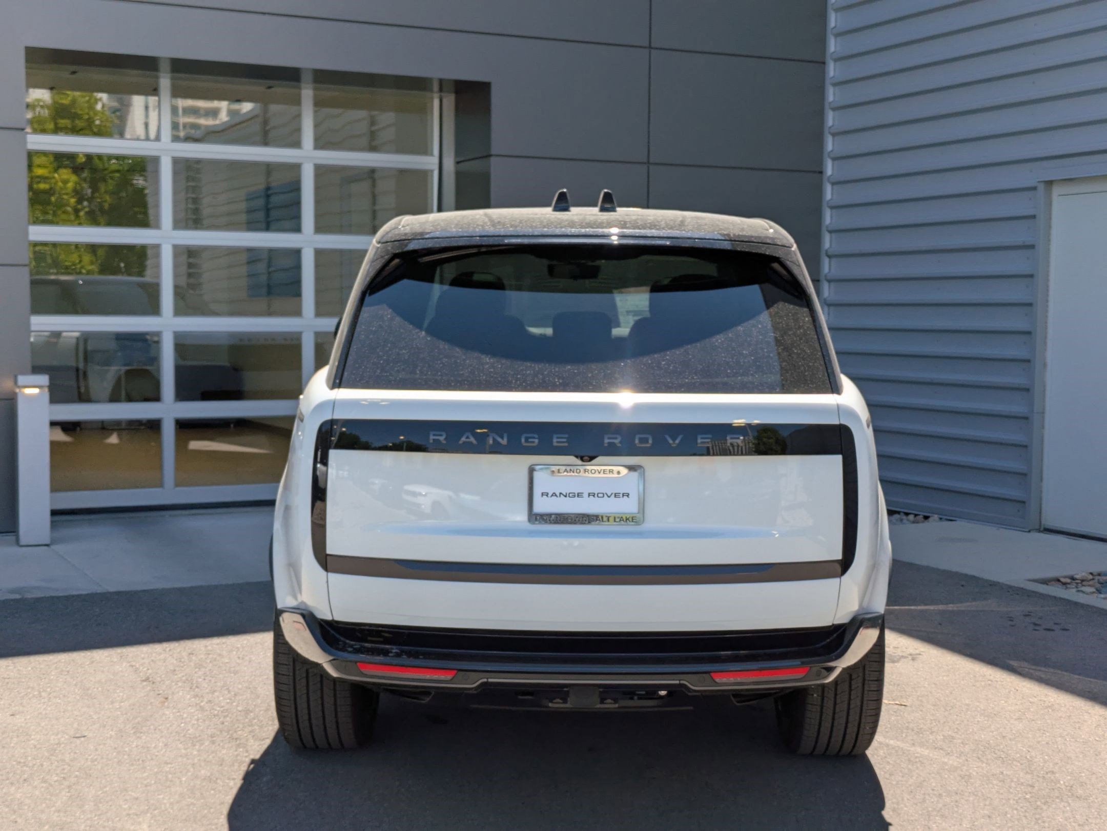 2025 Land Rover Range Rover SE photo 4