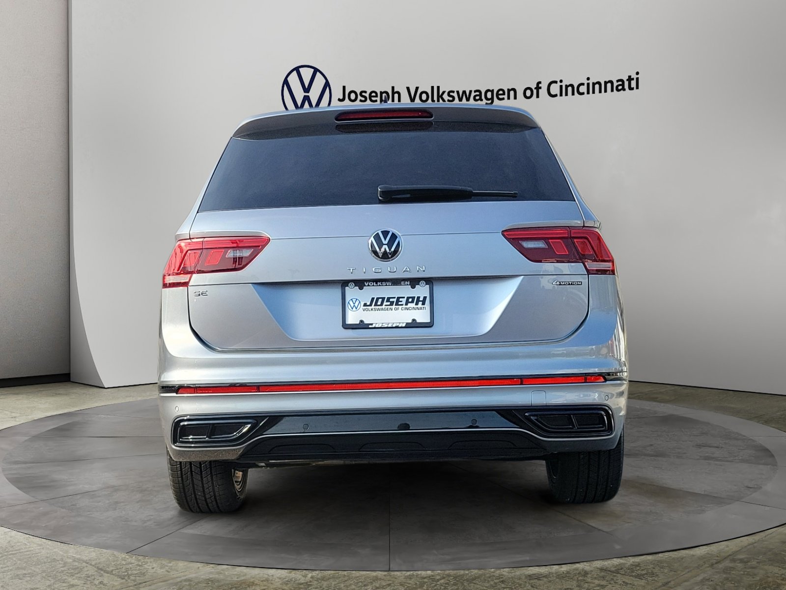2023 Volkswagen Tiguan SE R-Line Black photo 4