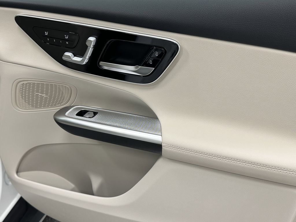 2026 Mercedes Benz GLC 300 photo 16