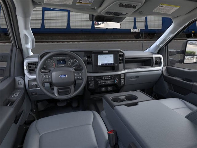 2025 Ford F-350 photo 7