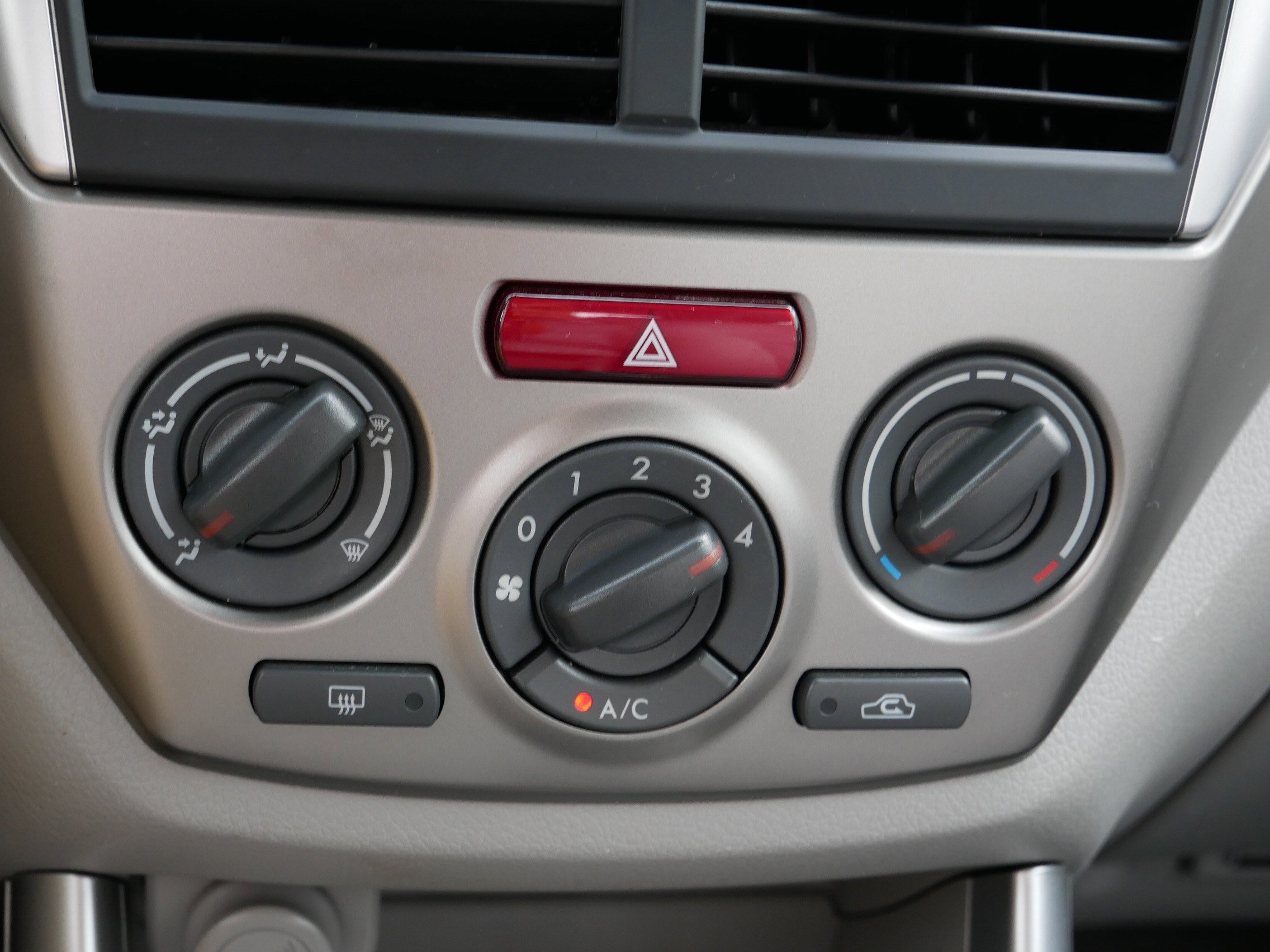 2010 Subaru Forester 2.5X photo 21