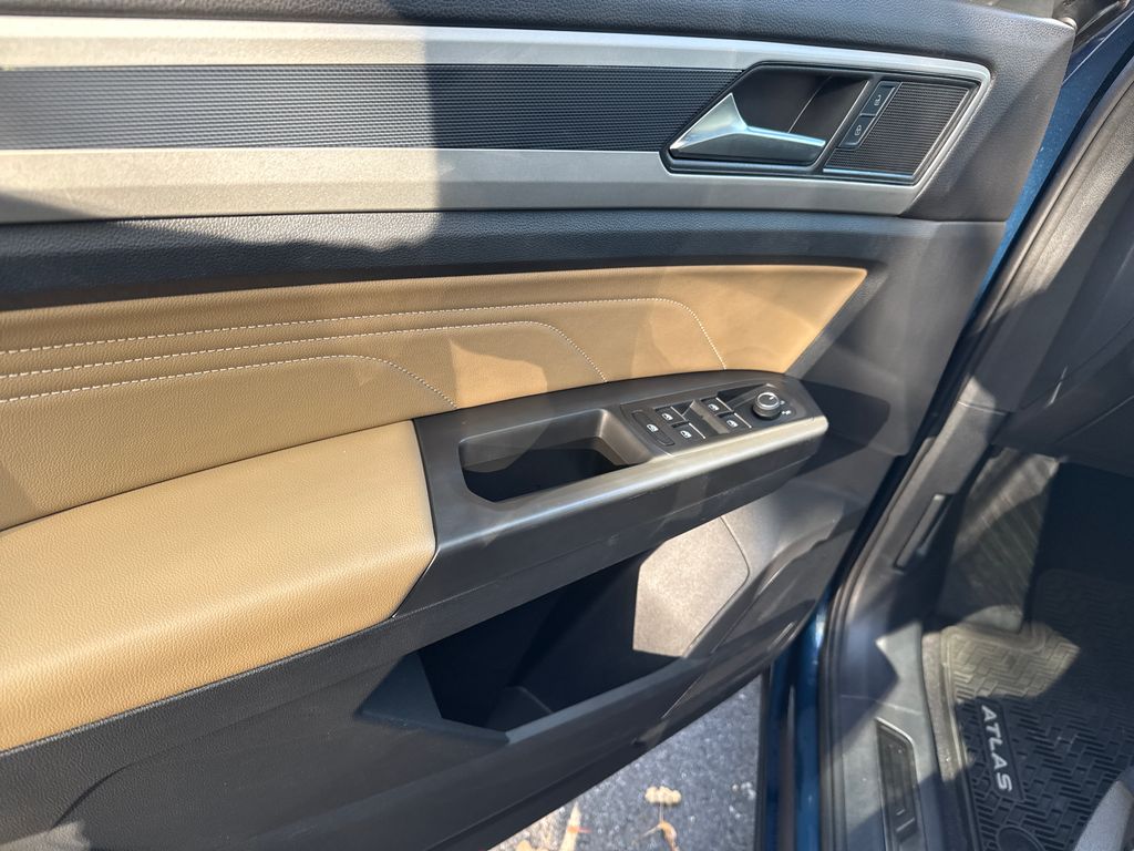 2022 Volkswagen Atlas Cross Sport SE Technology photo 4