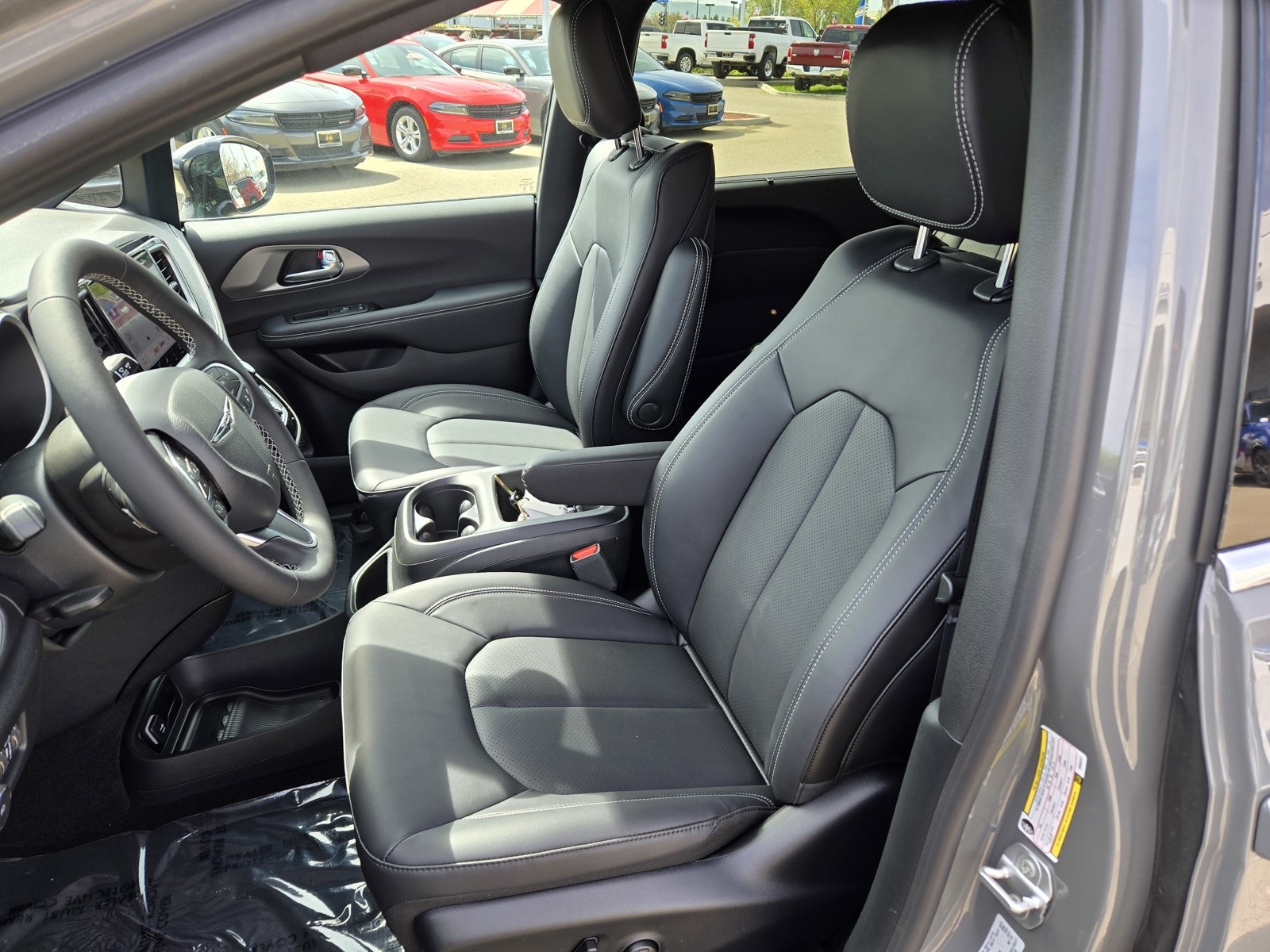 2025 Chrysler Pacifica photo 10