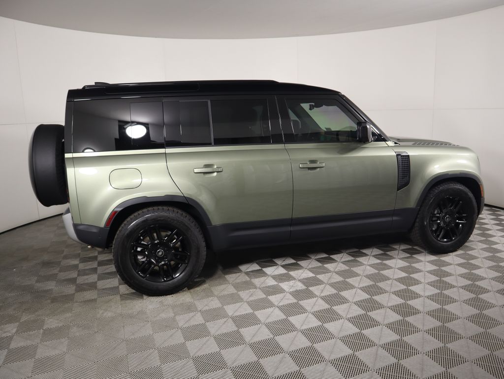 2025 Land Rover Defender 110 S photo 4