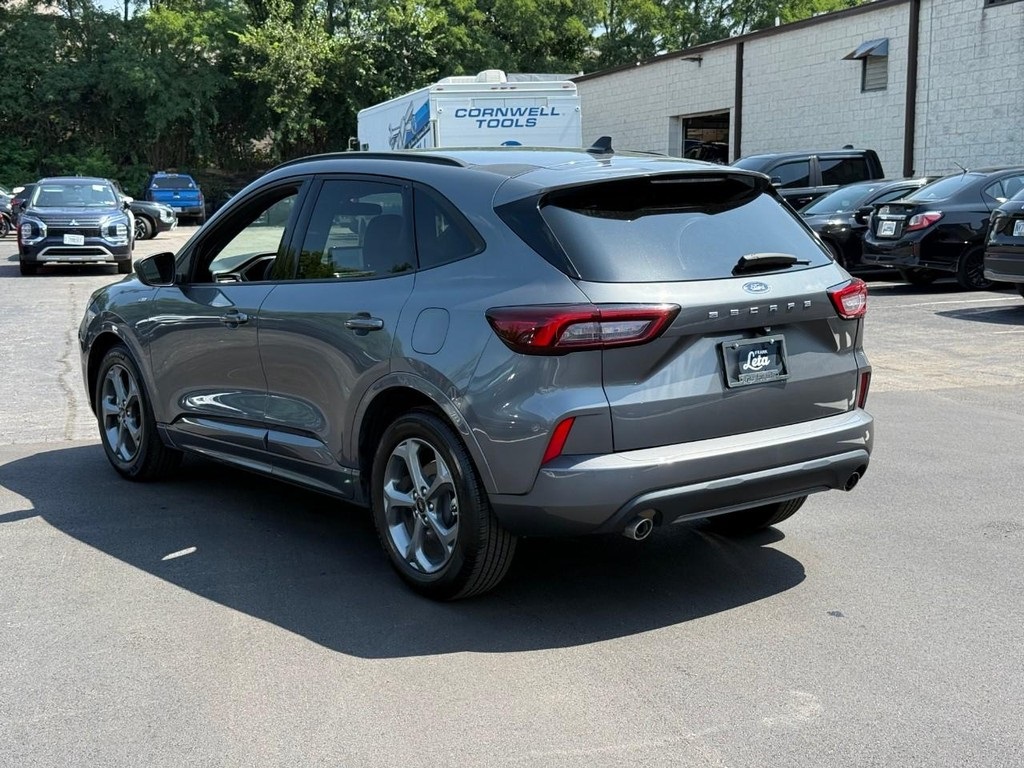 2024 Ford Escape ST-Line photo 4