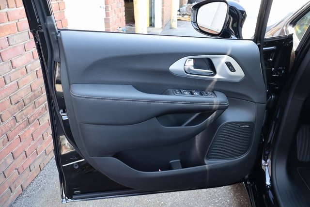 2026 Chrysler Pacifica Limited S Appearance photo 5