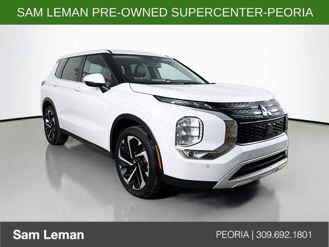 2024 Mitsubishi Outlander SE's photo