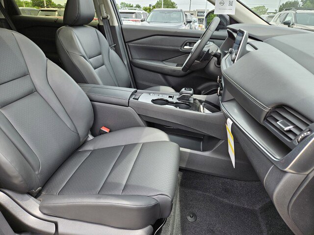 2025 Nissan Rogue SV photo 9
