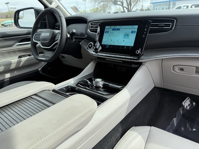 2024 Jeep Wagoneer Series II photo 10