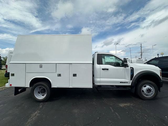 2025 Ford F-550 photo 4