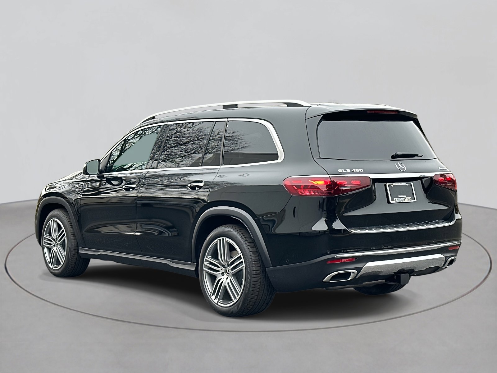 2025 Mercedes Benz GLS 450 4MATIC photo 3