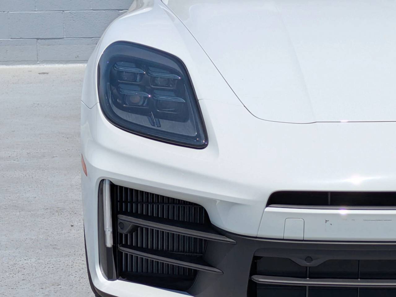 2025 Porsche Panamera 4 photo 12