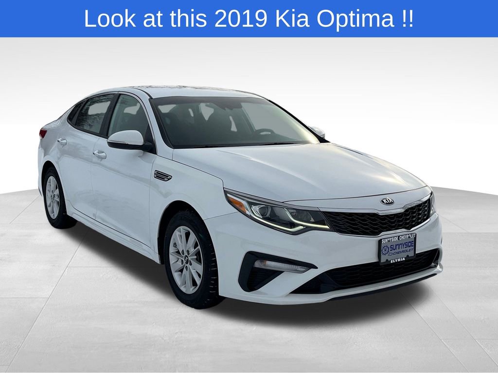 2019 Kia Optima LX's photo