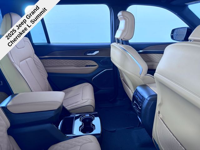 2025 Jeep Cherokee L Summit photo 20