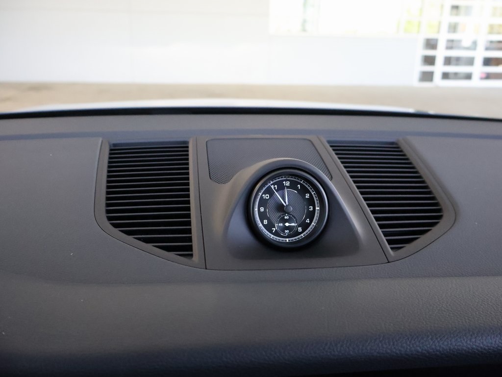 2024 Porsche Macan T photo 21