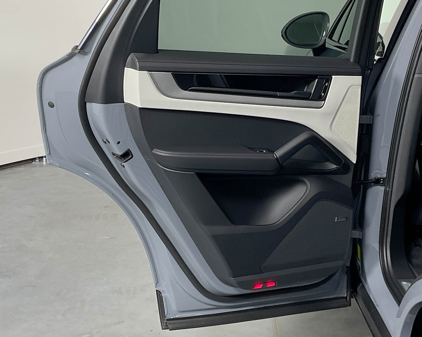 2025 Porsche Cayenne E-Hybrid photo 27