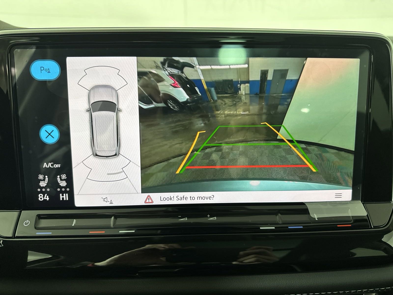 2025 Volkswagen Atlas SE Technology photo 18