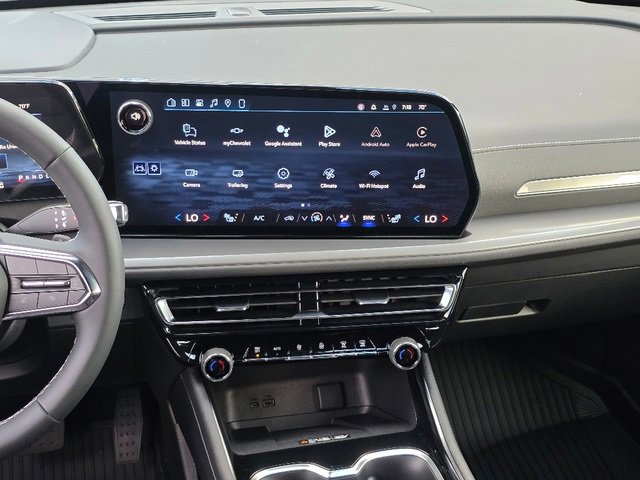 2026 Chevrolet Traverse photo 2