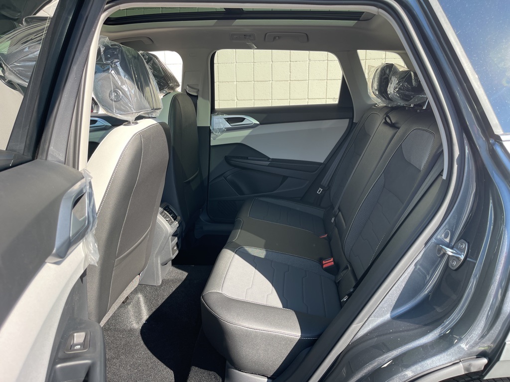 2025 Volkswagen Taos SE photo 17