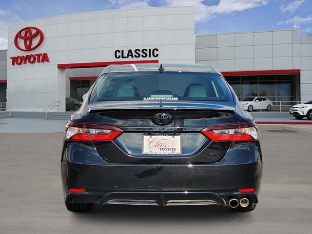 2023 Toyota Camry SE photo 3