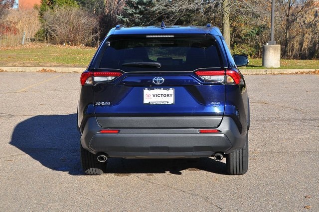 2024 Toyota RAV4 XLE photo 3