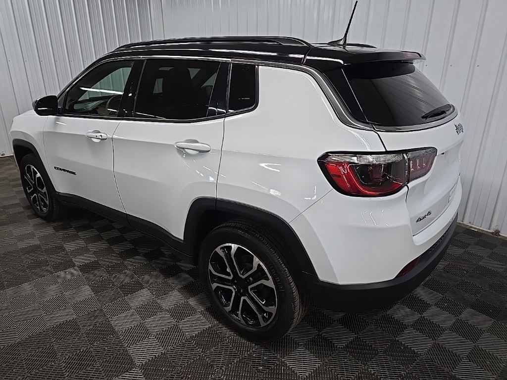 2023 Jeep Compass Limited photo 9