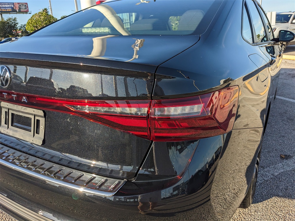 2025 Volkswagen Jetta 1.5T Sport photo 10