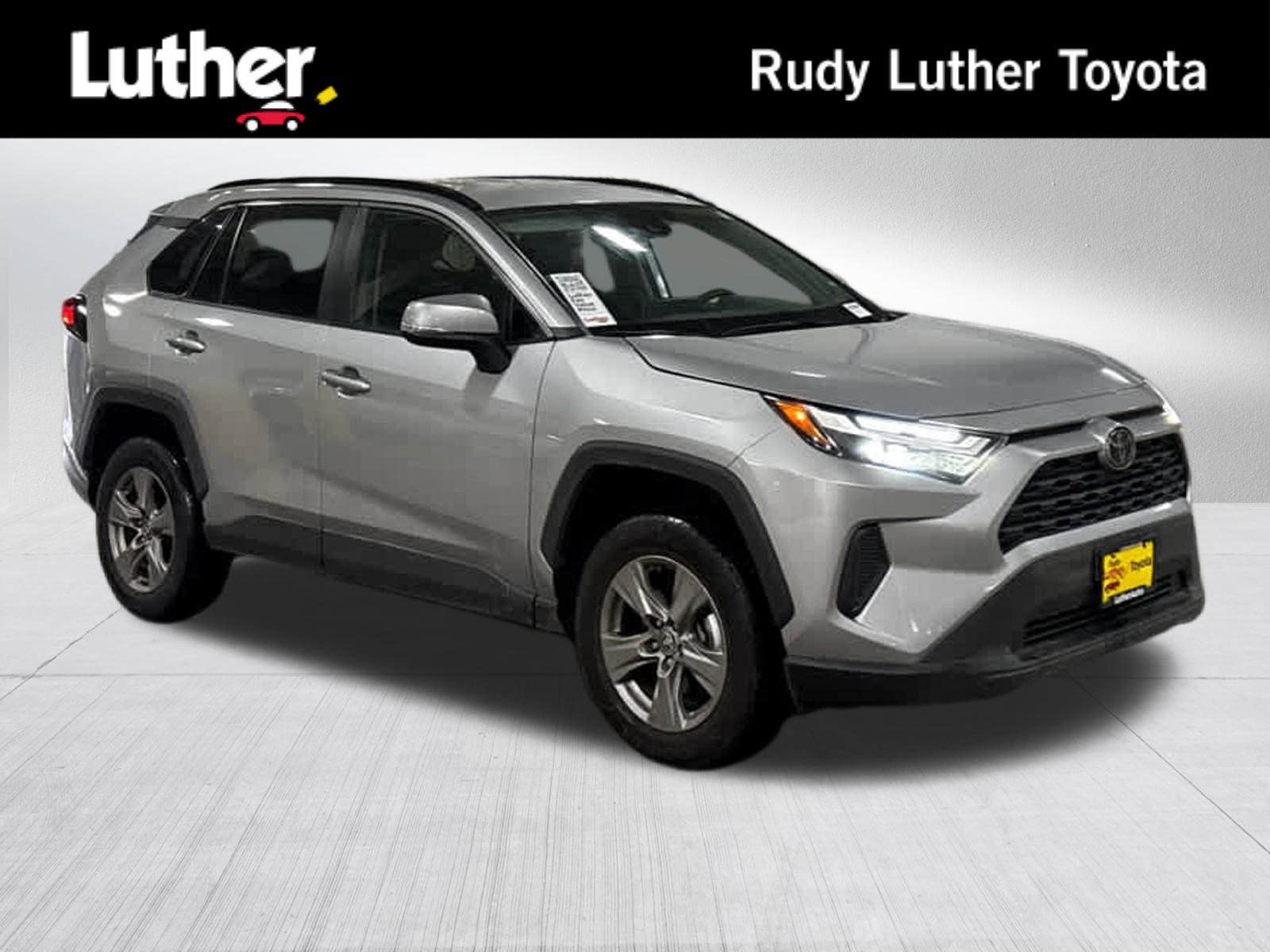 2024 Toyota RAV4 XLE's photo