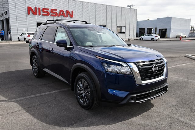 2025 Nissan Pathfinder SV's photo