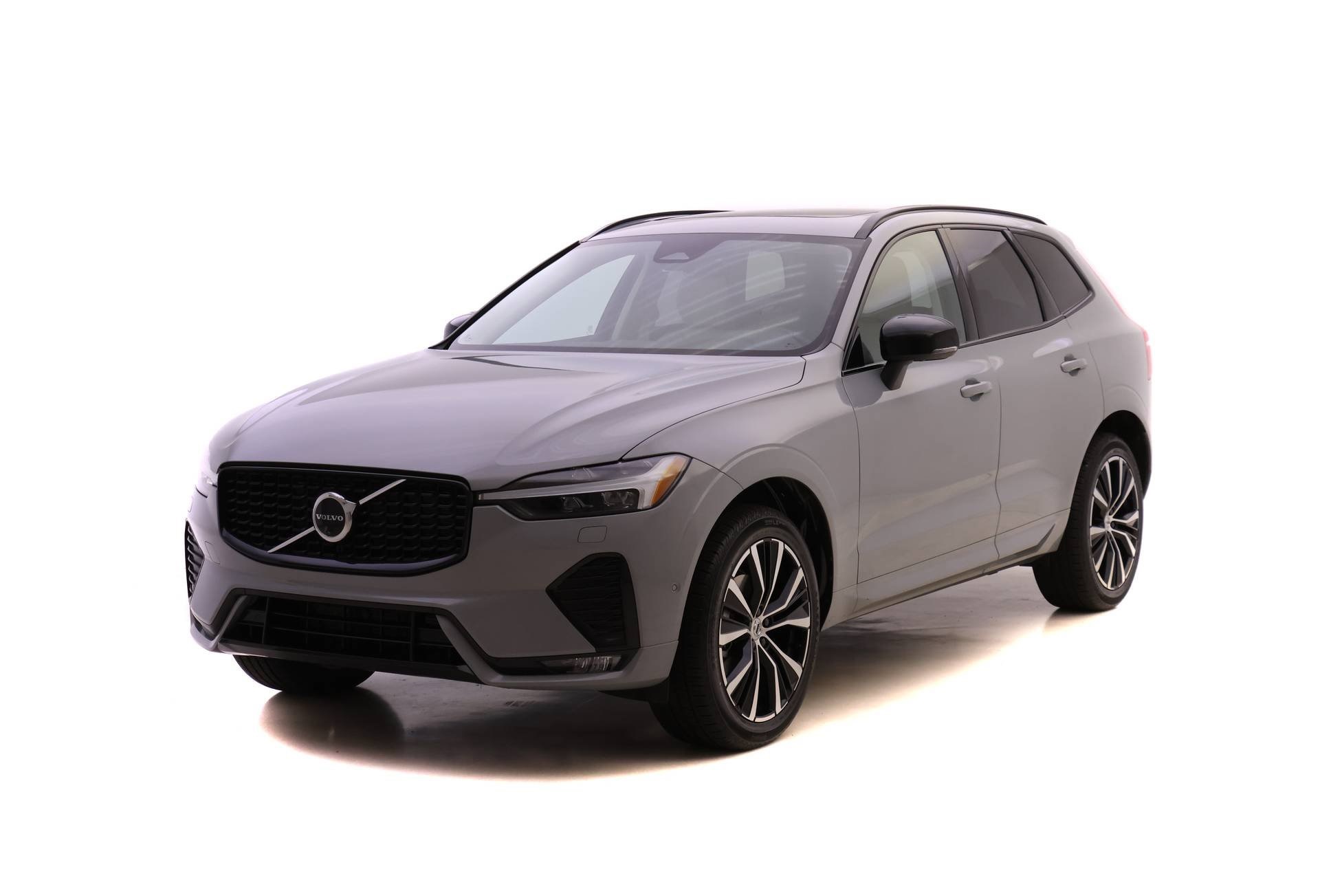 2025 Volvo XC60 Plus's photo