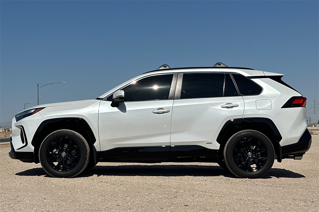 2024 Toyota RAV4 Hybrid SE photo 3