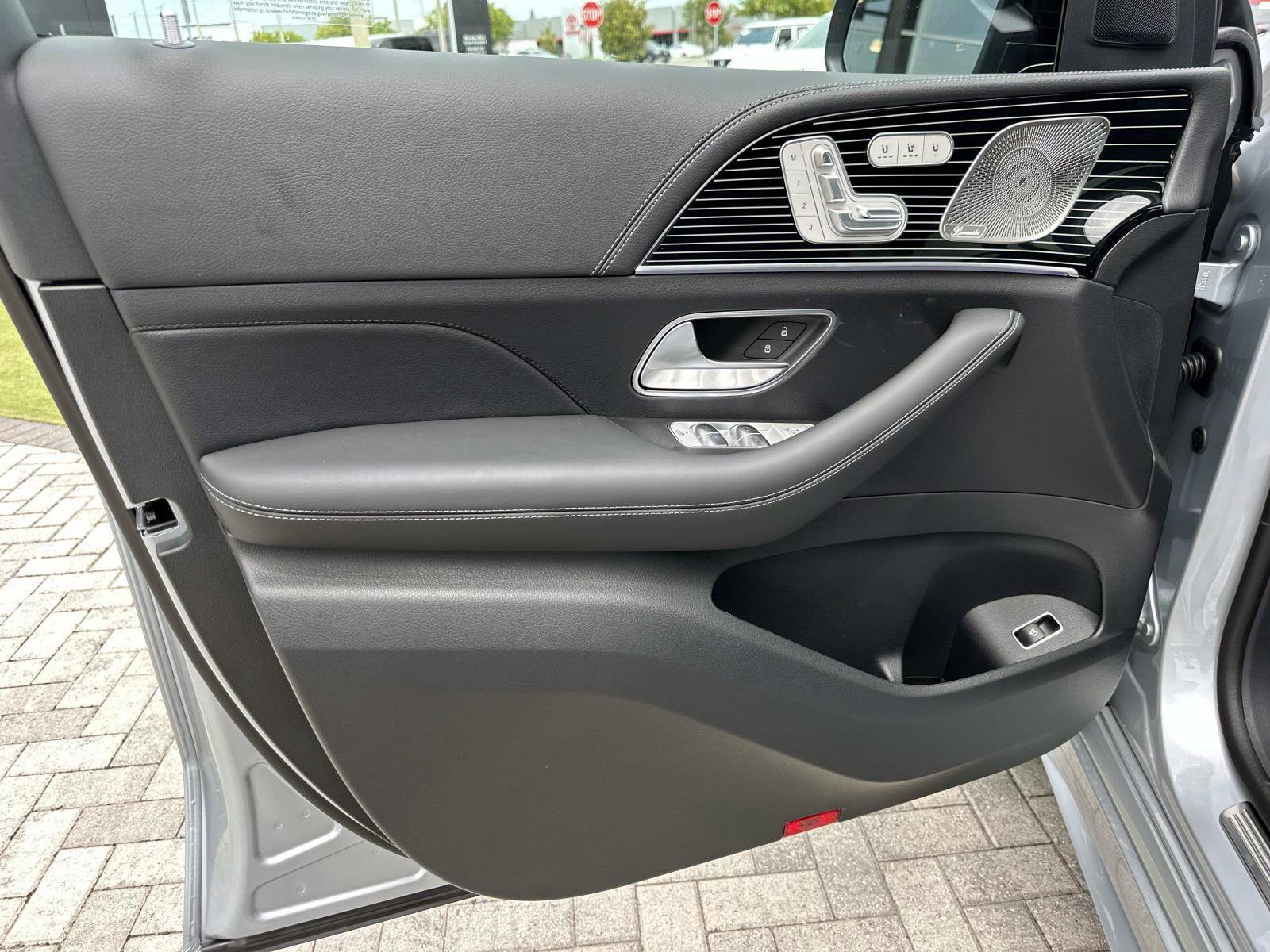 2026 Mercedes Benz GLS 450 4MATIC photo 17