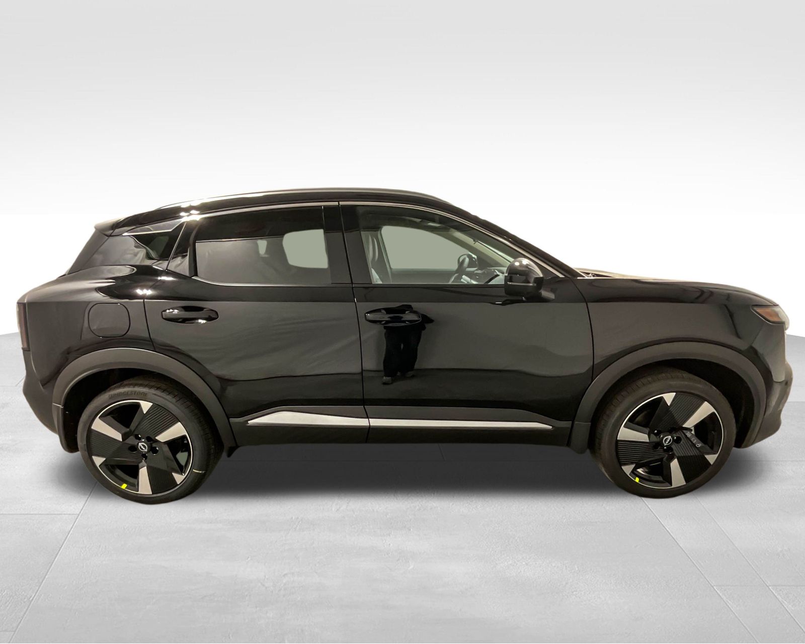 2025 Nissan Kicks SR photo 4