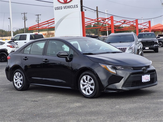 2024 Toyota Corolla LE's photo