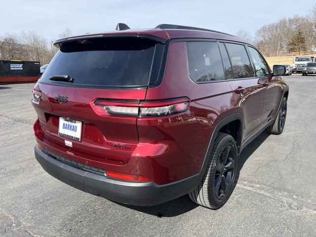 2025 Jeep Grand Cherokee Limited photo 3