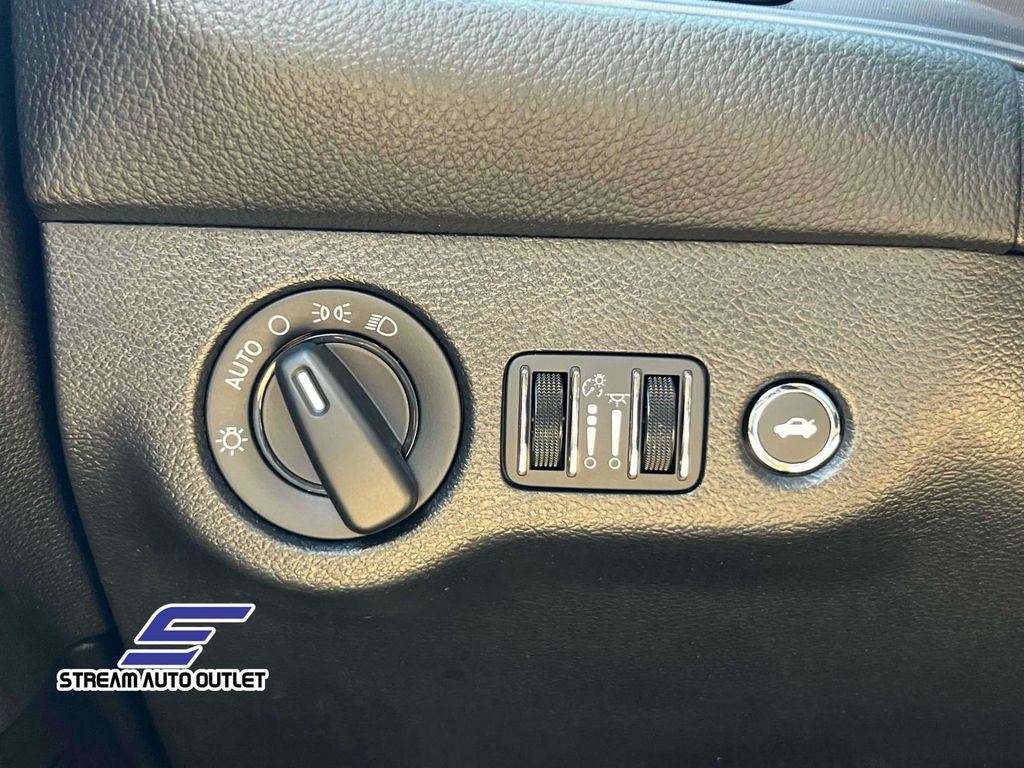 2023 Dodge Challenger GT photo 14