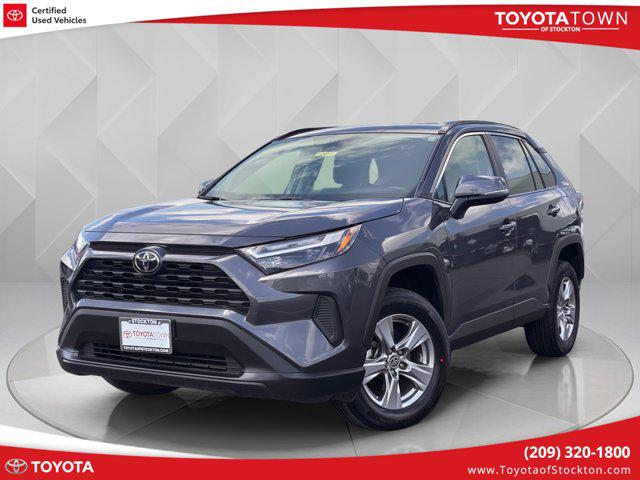 2023 Toyota RAV4 XLE's photo