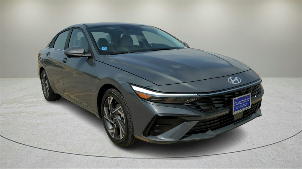 2025 Hyundai Elantra Limited's photo