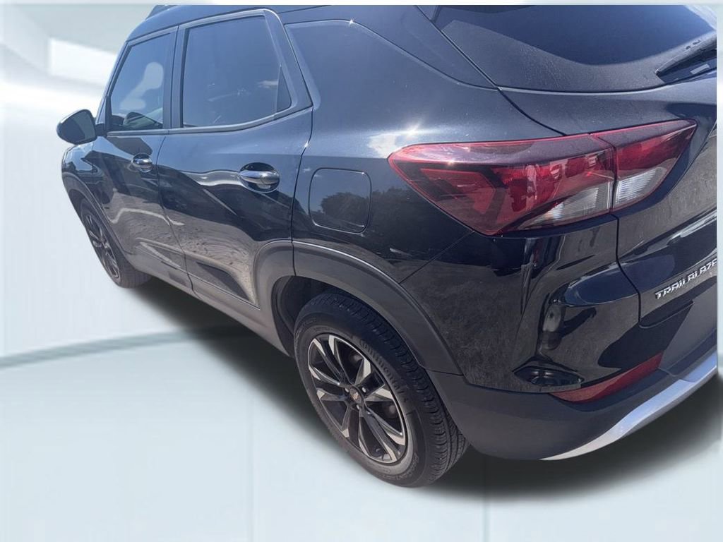2023 Chevrolet Trailblazer LT photo 2