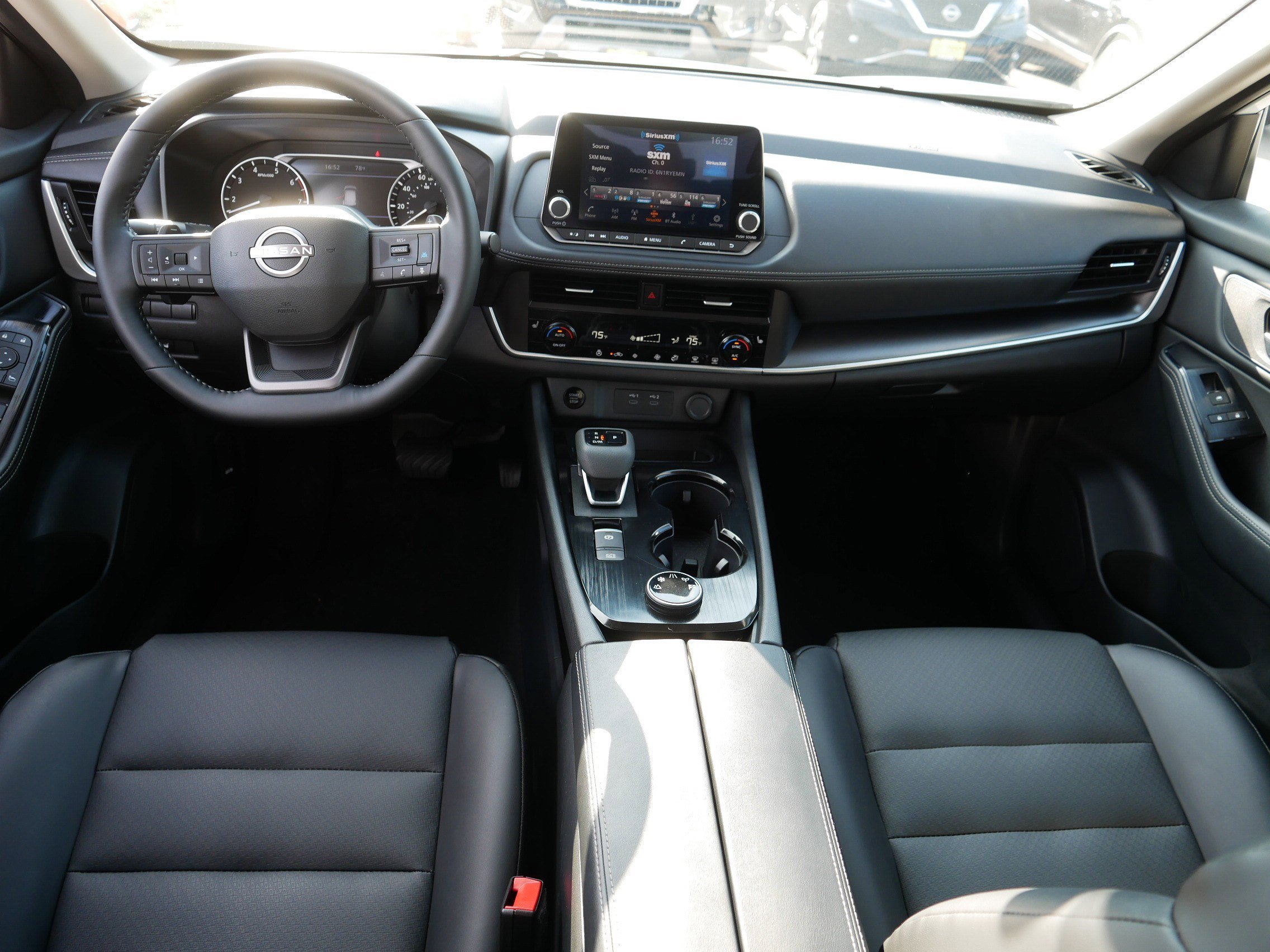 2025 Nissan Rogue SV photo 8