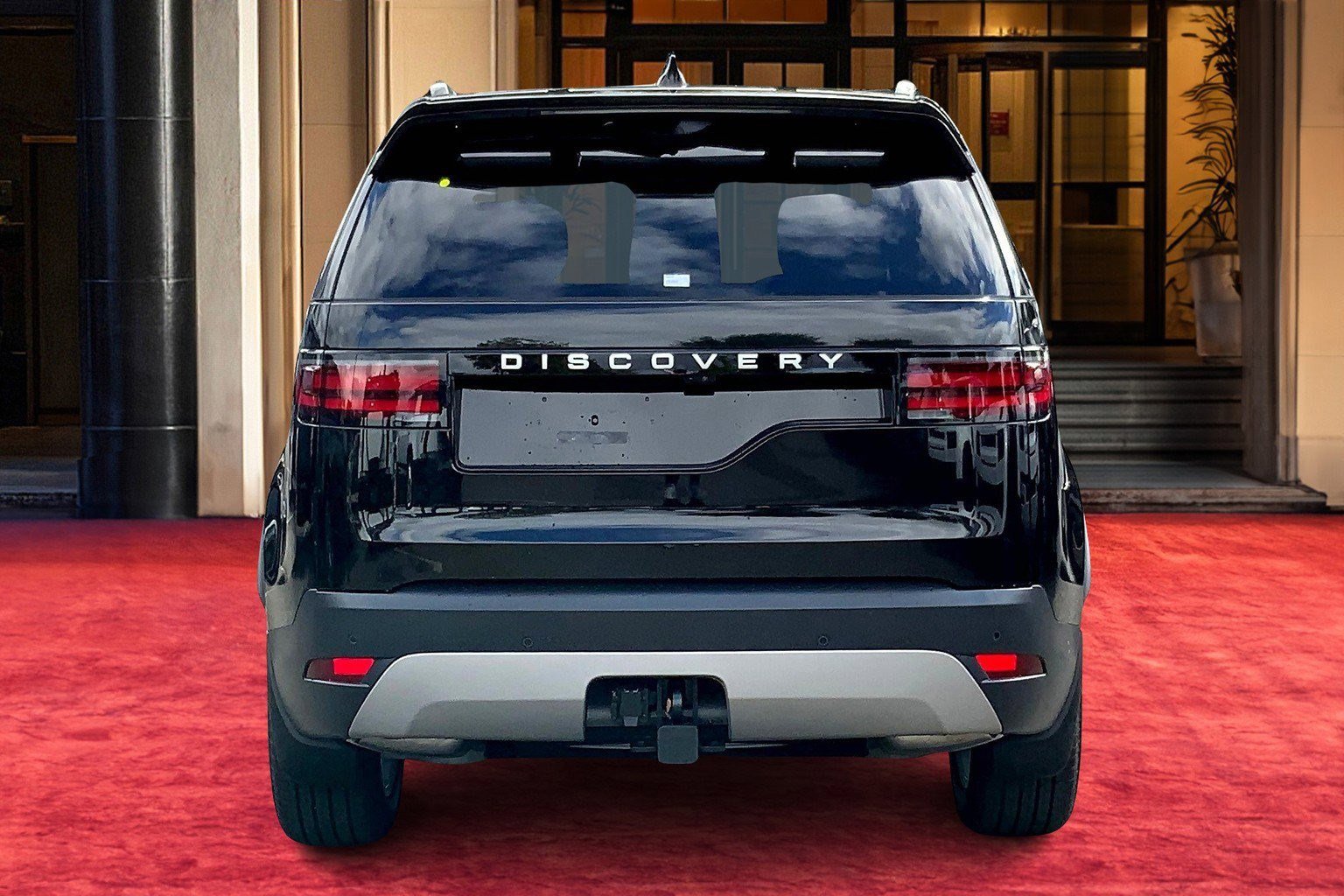 2025 Land Rover Discovery S photo 4