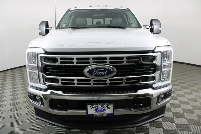 2026 Ford F-350 XLT photo 2