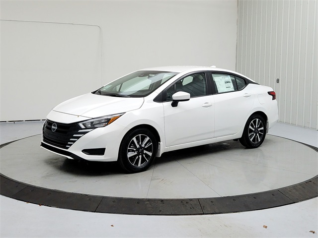 2025 Nissan Versa 1.6 SV photo 2