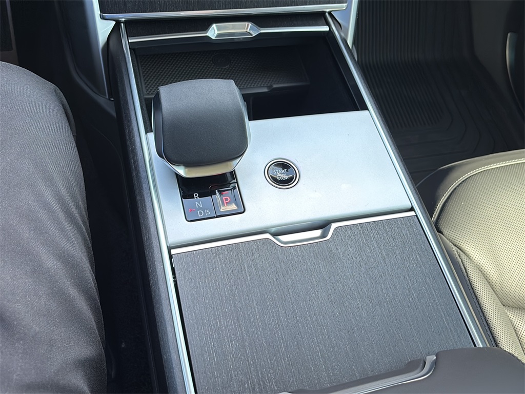 2025 Land Rover Range Rover SE photo 23